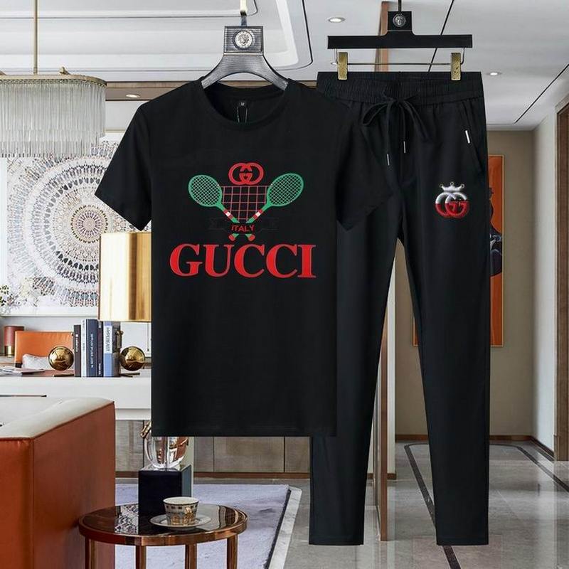 Gucci Men's Suits 584